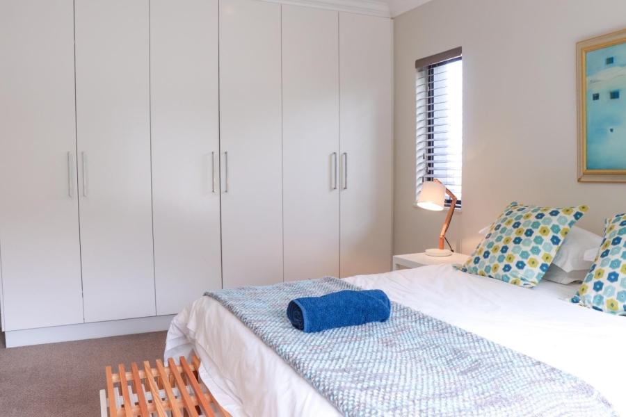 To Let 6 Bedroom Property for Rent in Voelklip Western Cape